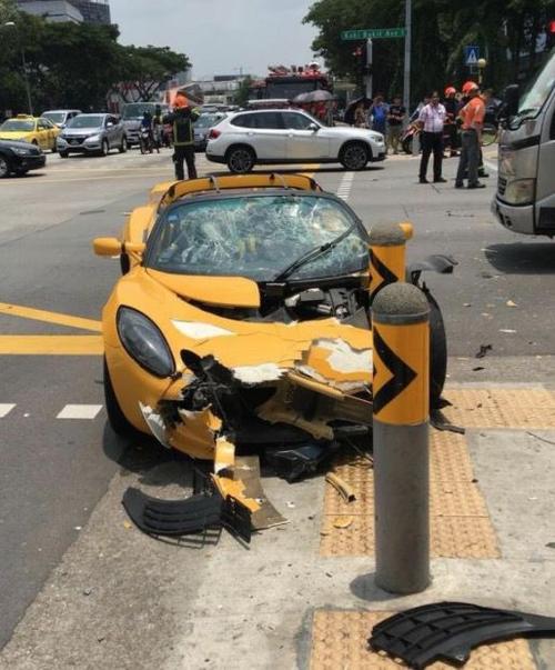 新加坡法拉利撞车事件